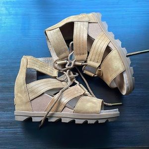 SOREL JOANIE II LACE EUC BROWN 8.5 / EU 39.5